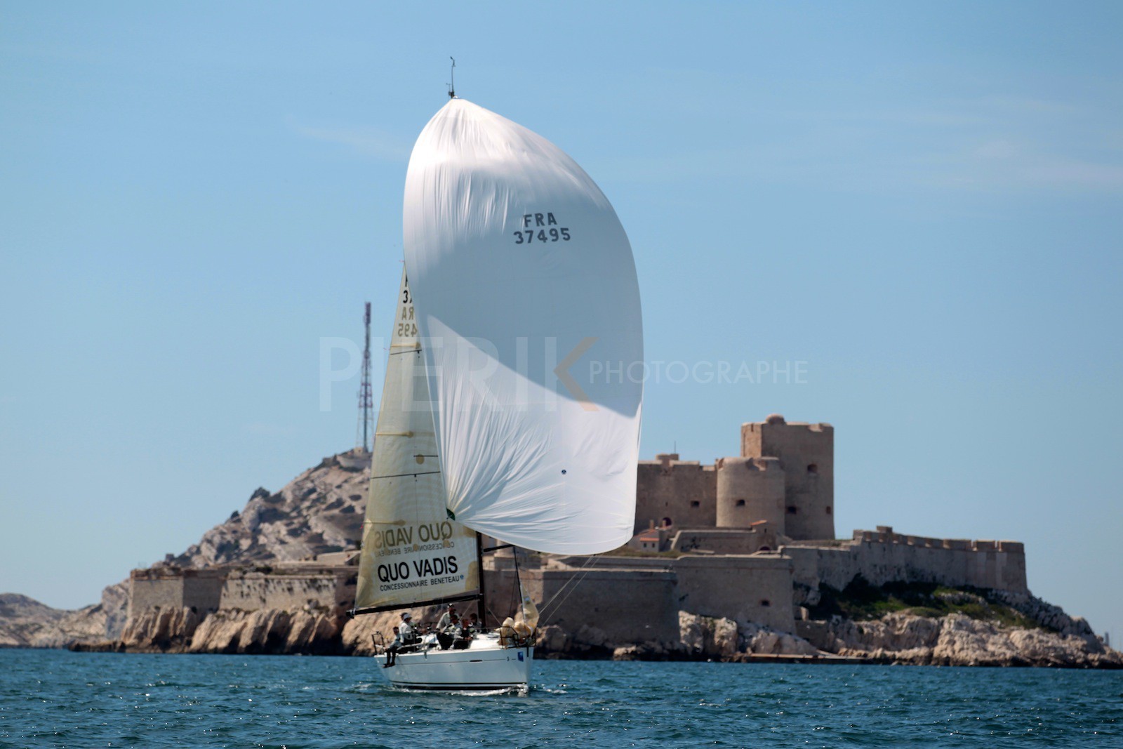 Tahina devant le château d'If