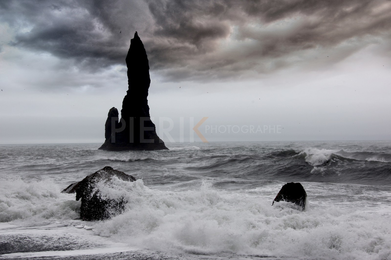 Colonne de lave sculptée par la mer.