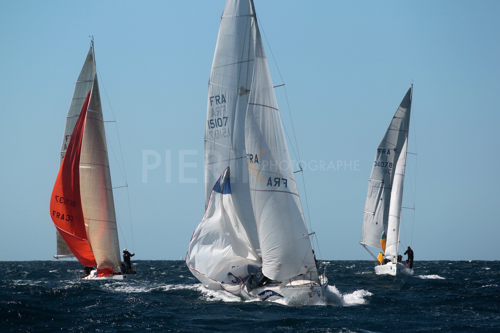 Asaca - La Nautique affale son spi