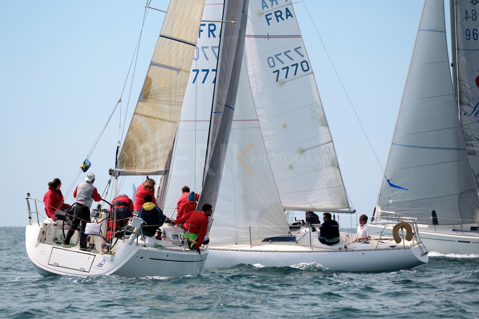 Kasmir croise devant Kimbe Red