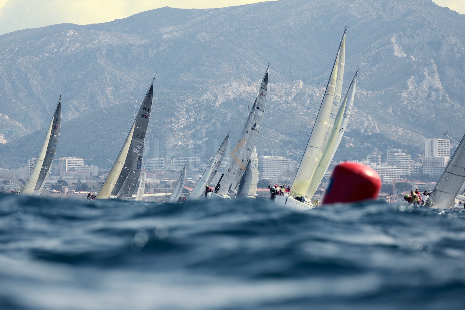 La bouée au vent est en vue