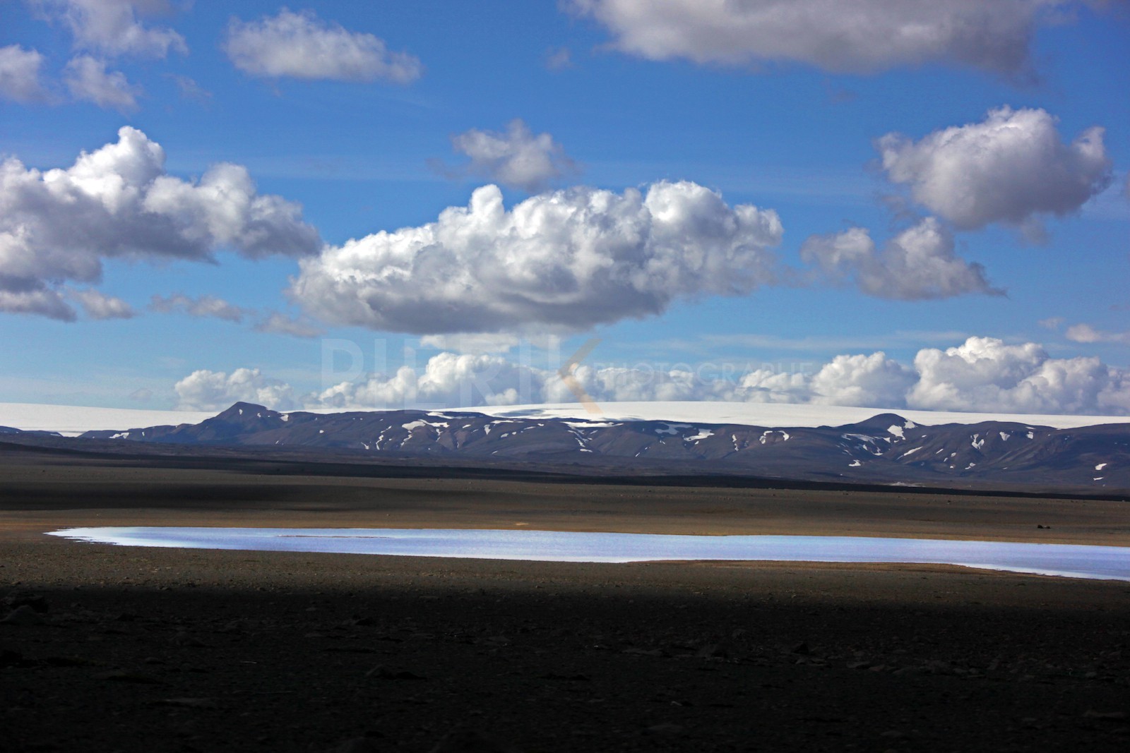 Lac au pied du glacier