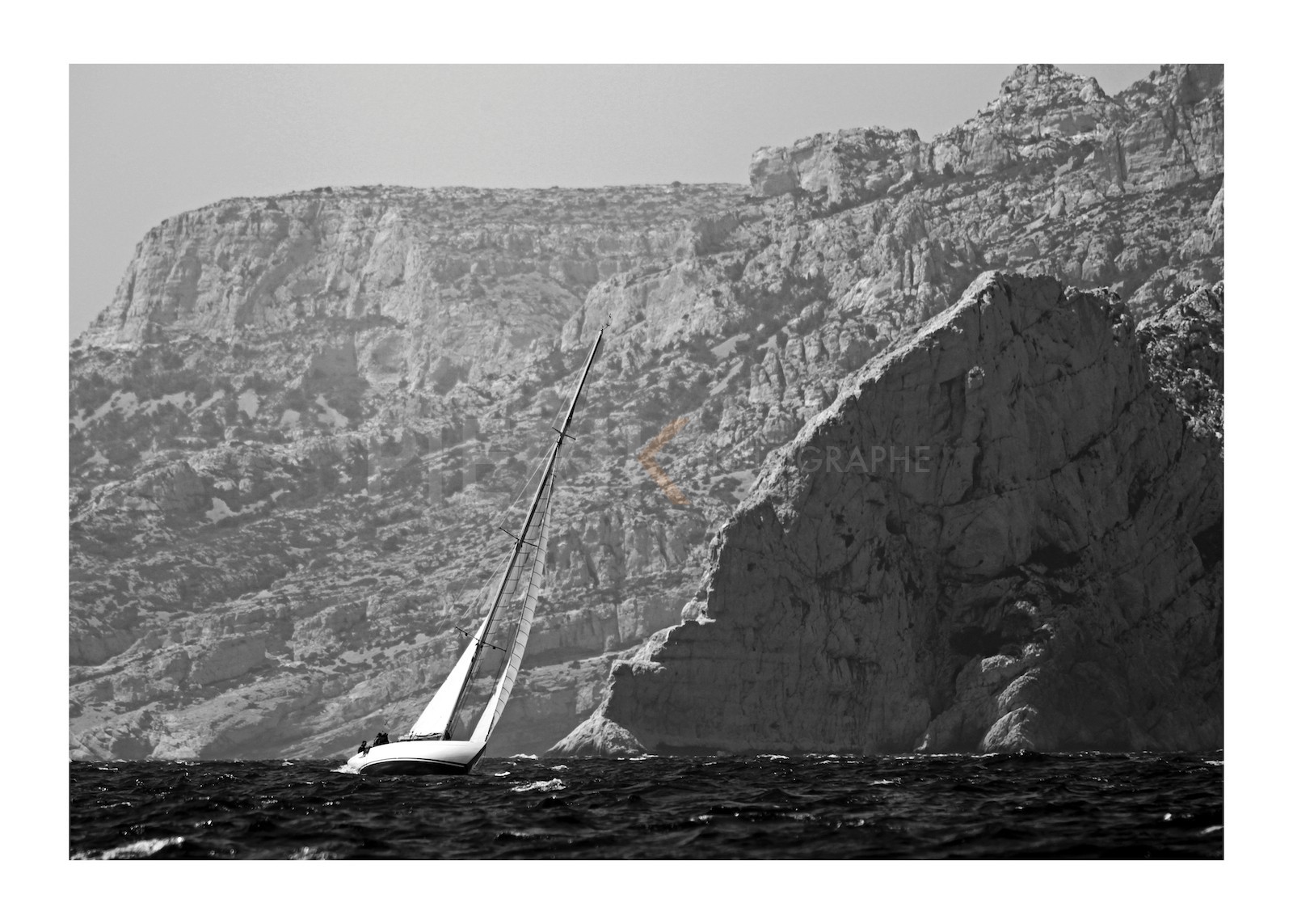 Irene VIII devant les Calanques de Marseille