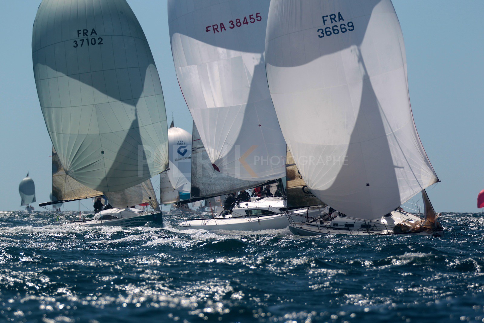 Axa 102° Sud, Zulu, Jeanne bord à bord sous spi