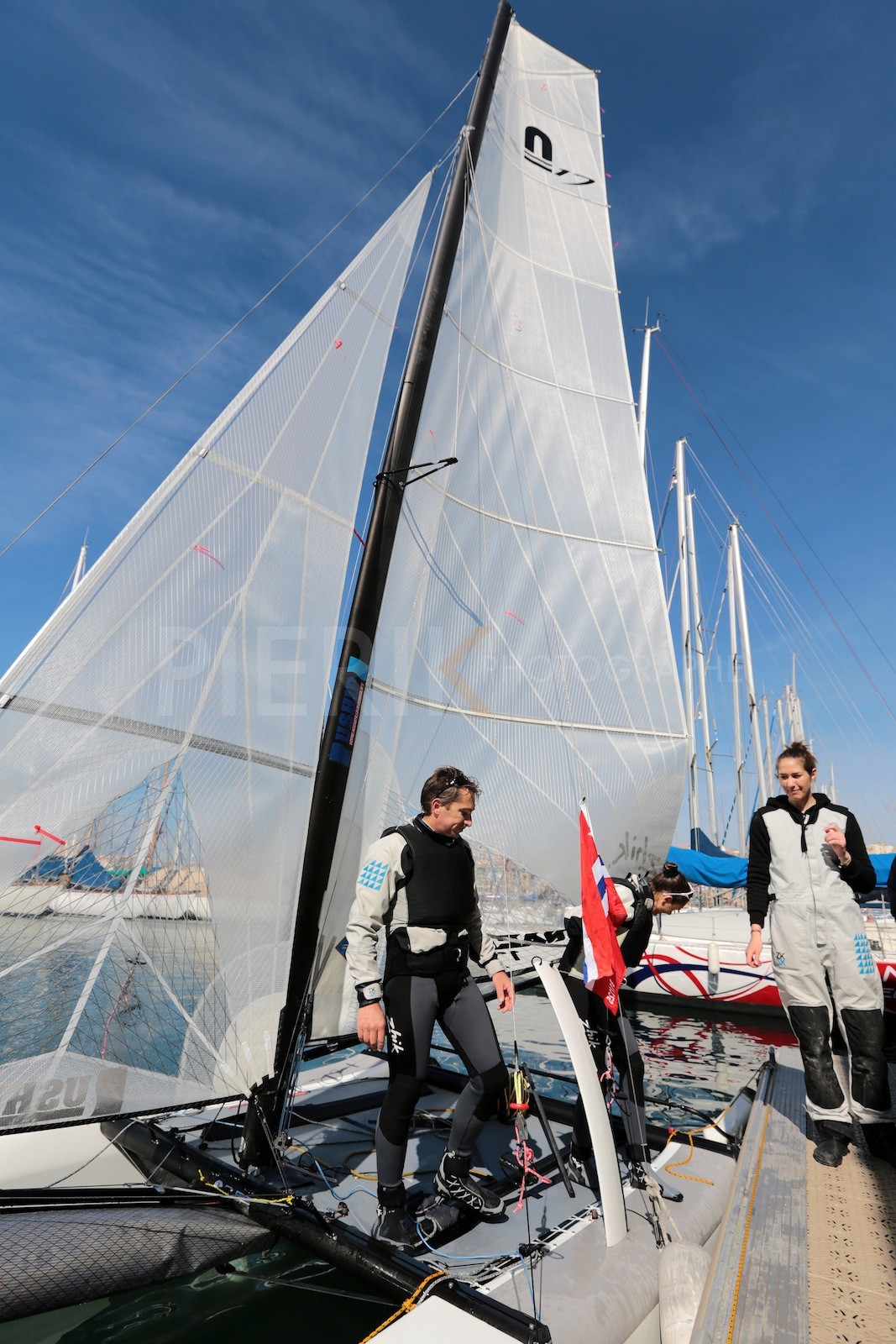 Ingrid Petitjean et Olivier Backes lors du baptême de leur Nacra 17 à la SNM. En route pour les JO de Rio
