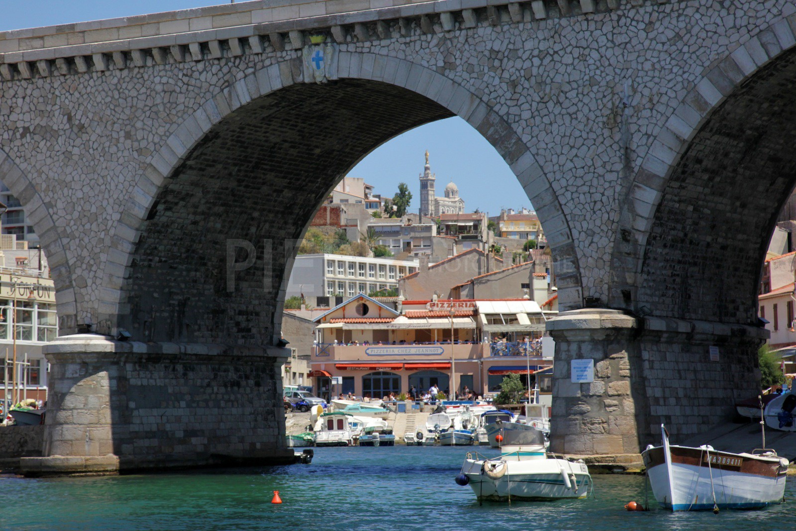 Le vallon des Auffes et la Bonne Mère