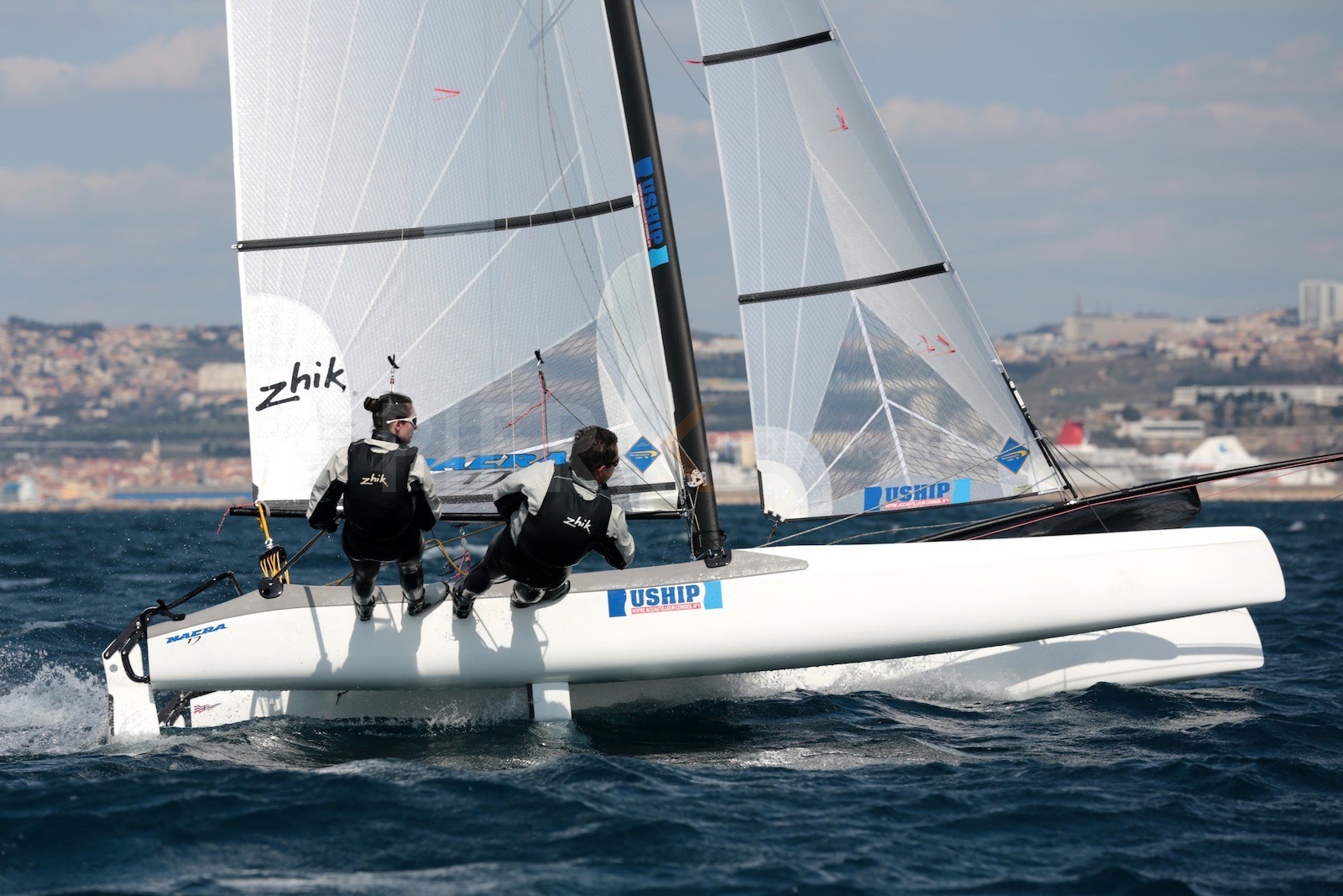 Ingrid Petitjean et Olivier Backes lors du baptême de leur Nacra 17 à la SNM. En route pour les JO de Rio
