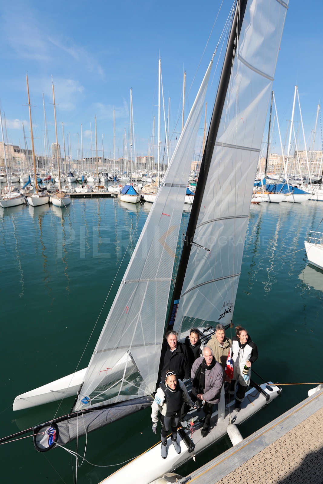 Ingrid Petitjean et Olivier Backes lors du baptême de leur Nacra 17 à la SNM. En route pour les JO de Rio