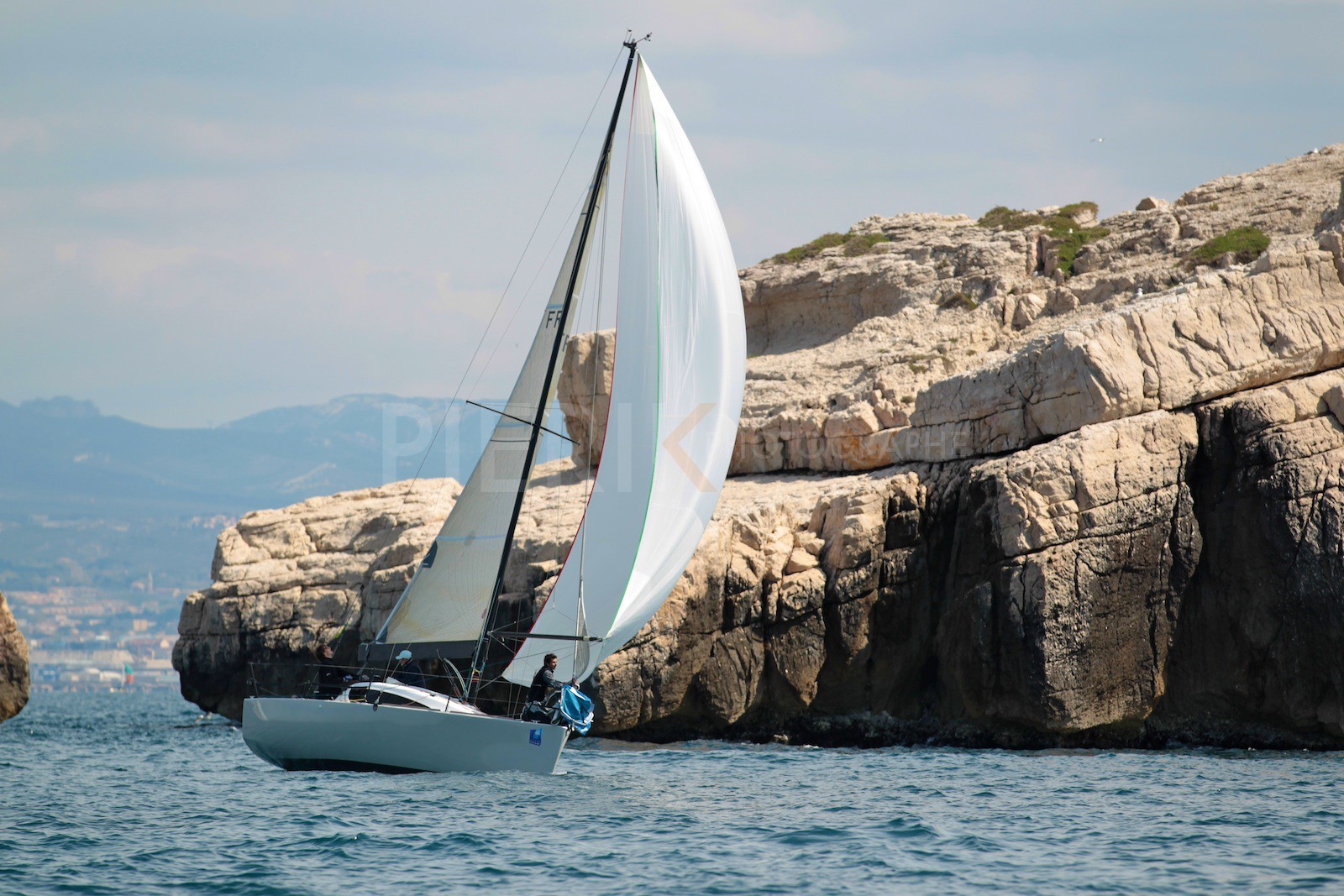 Sous spi derrière le Frioul