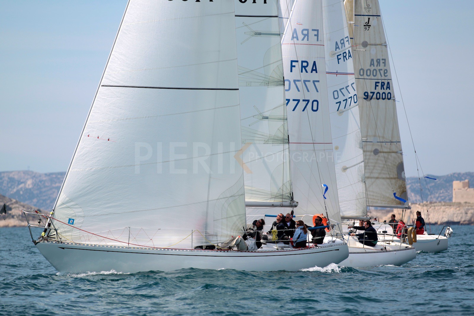 Mauresque au coude à coude avec Kashmir et Zed 5