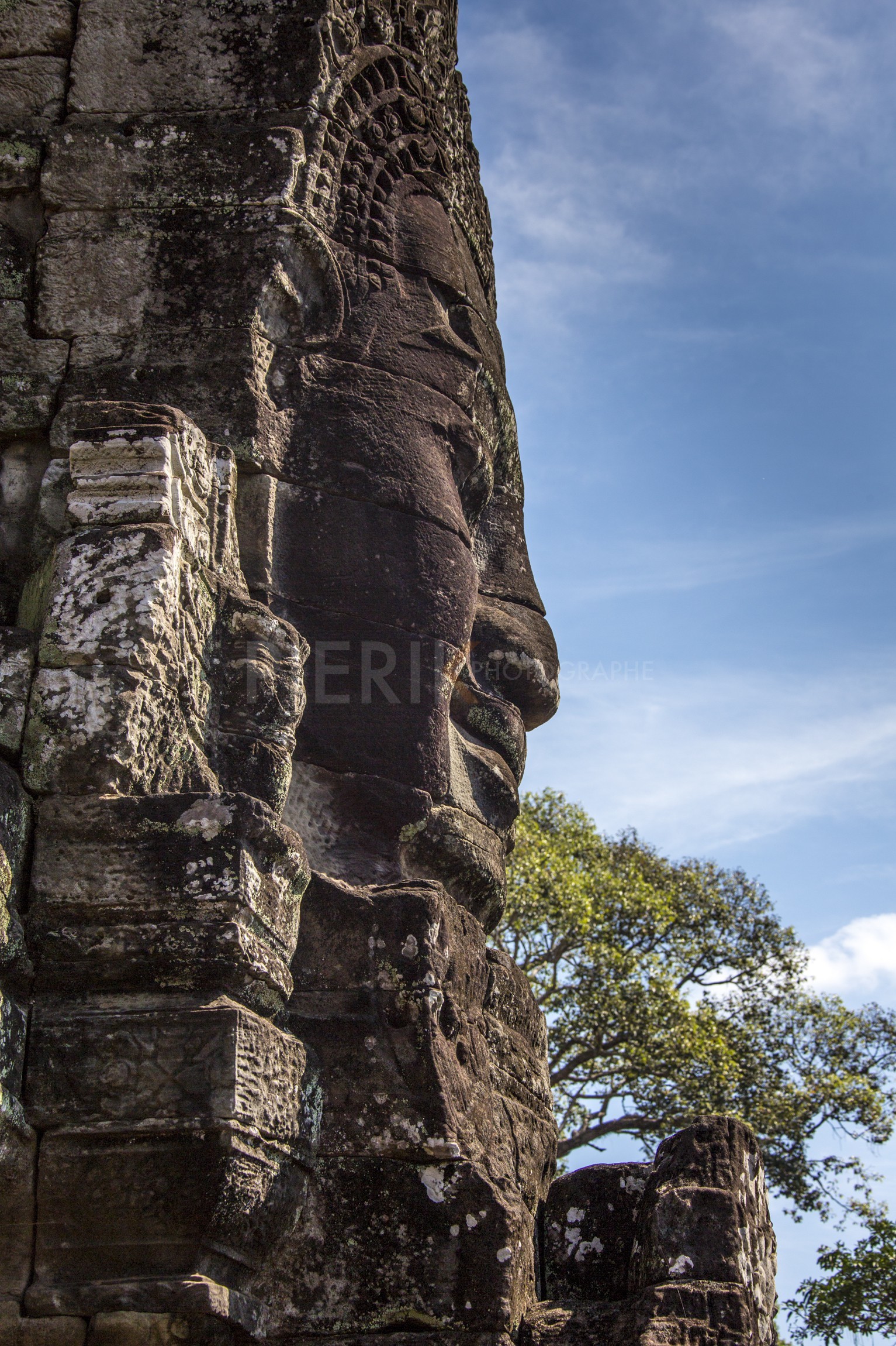 Tête de bouddha au temple de Bayon - A buddha face in bayon temple