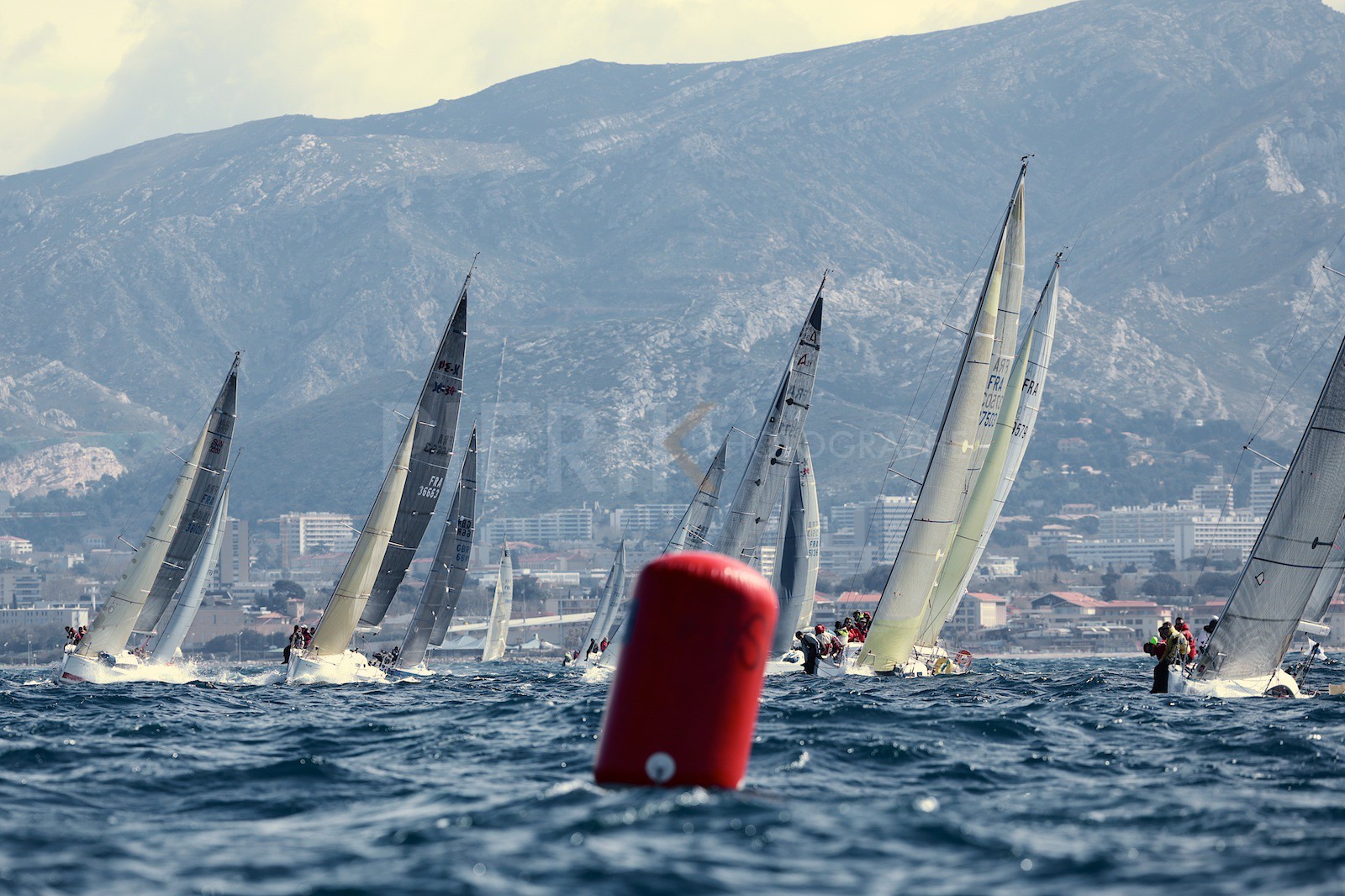 La bouée au vent est en vue